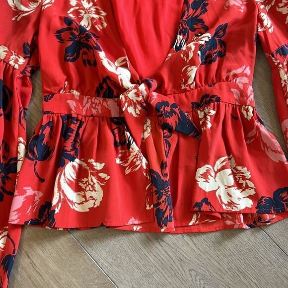 NWOT VICI RED FLORAL TIE TOP WITH FLARE SLEEVES SIZE SMALL - Picture 6 of 9
